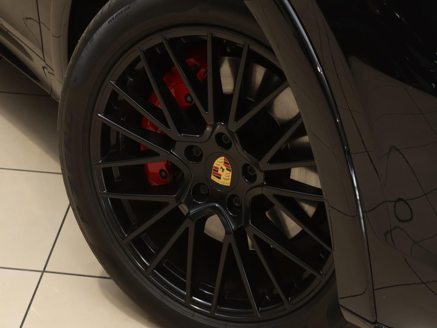 2022 Porsche Cayenne GTS Coupe image 6