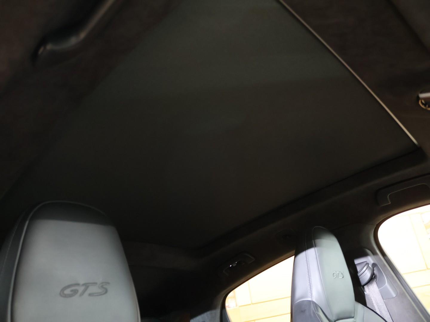 2022 Porsche Cayenne GTS Coupe image 9