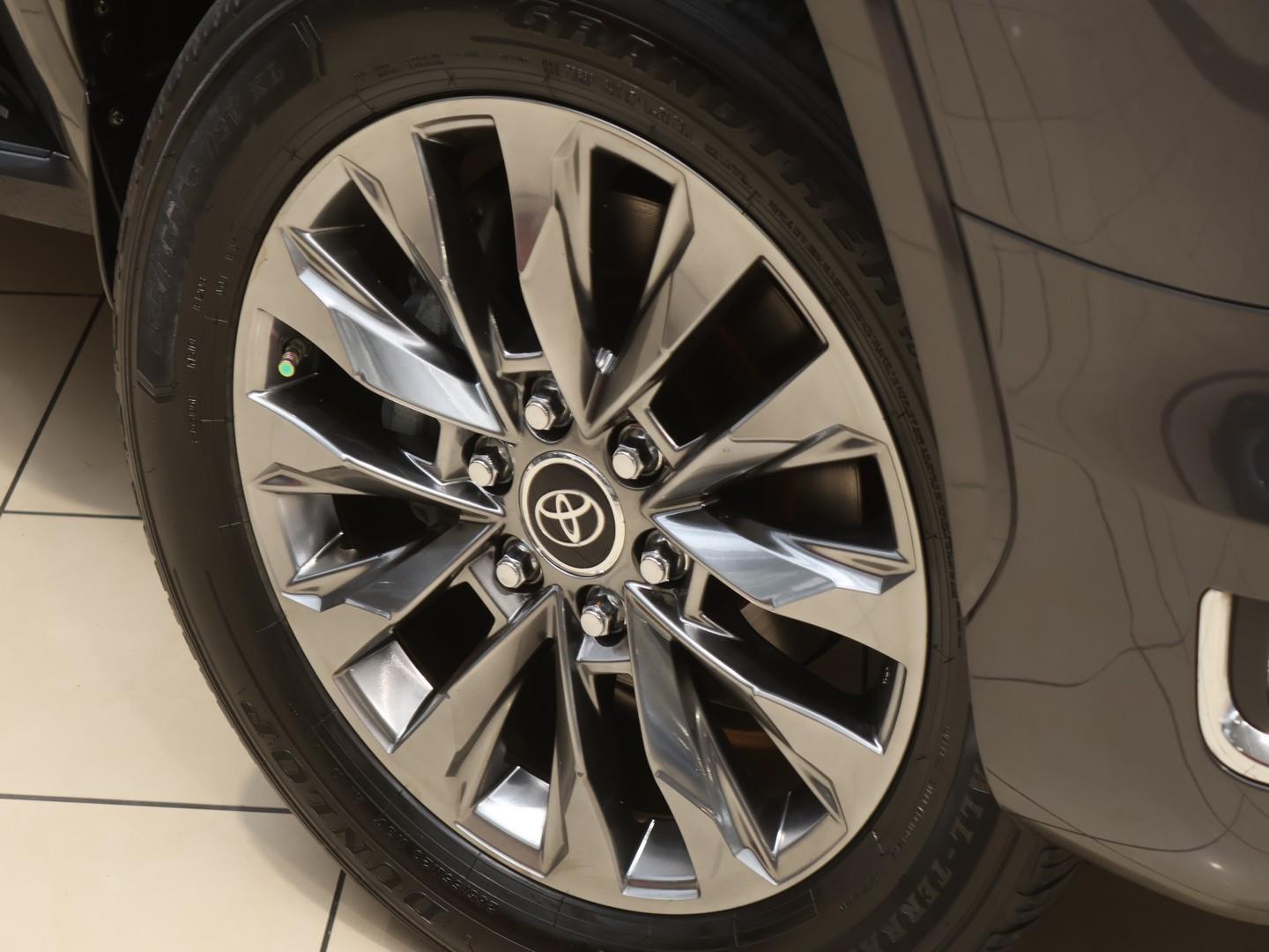 2023 Toyota Land Cruiser 300 3.5T ZX image 6