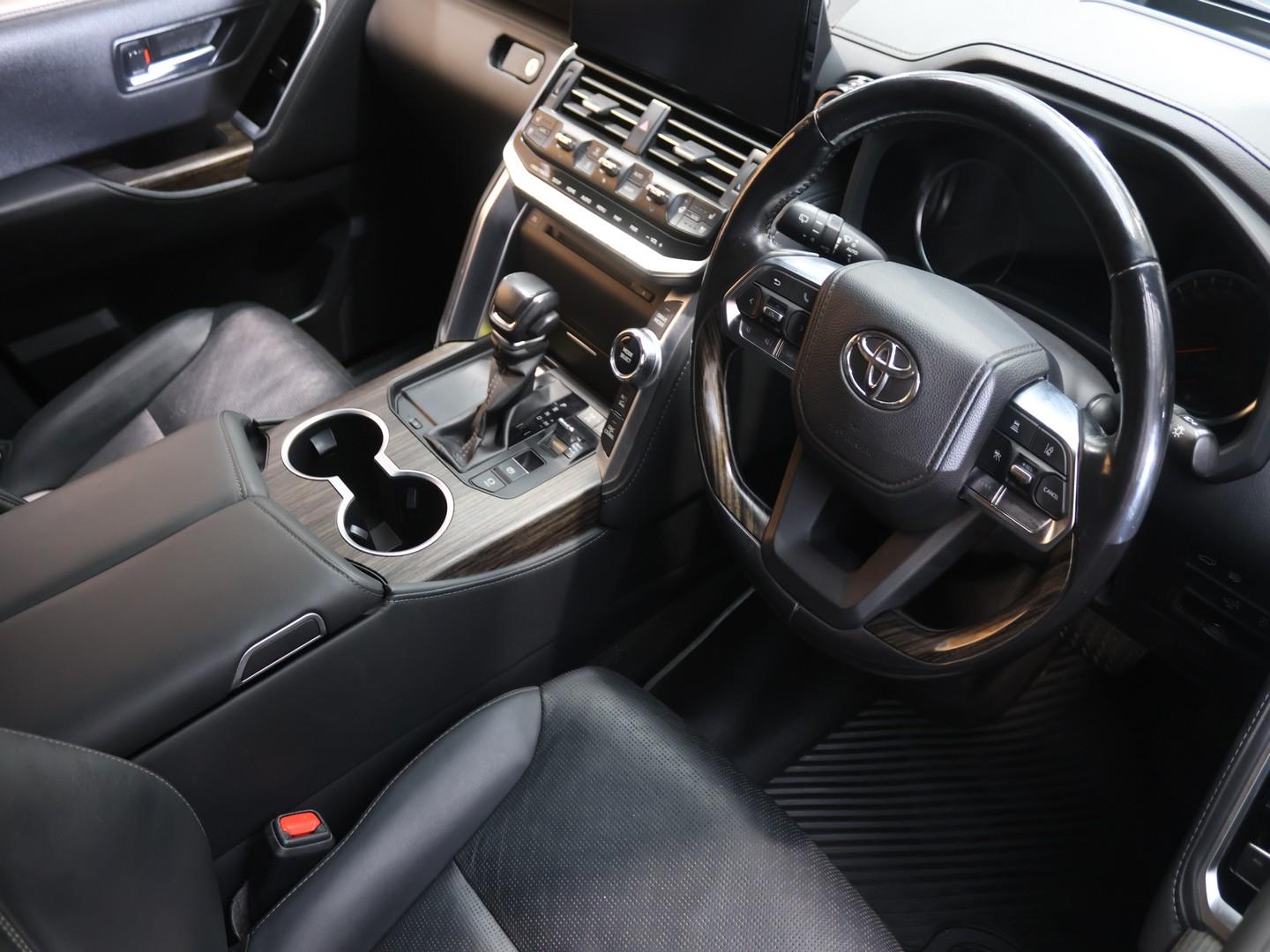 2023 Toyota Land Cruiser 300 3.5T ZX image 8