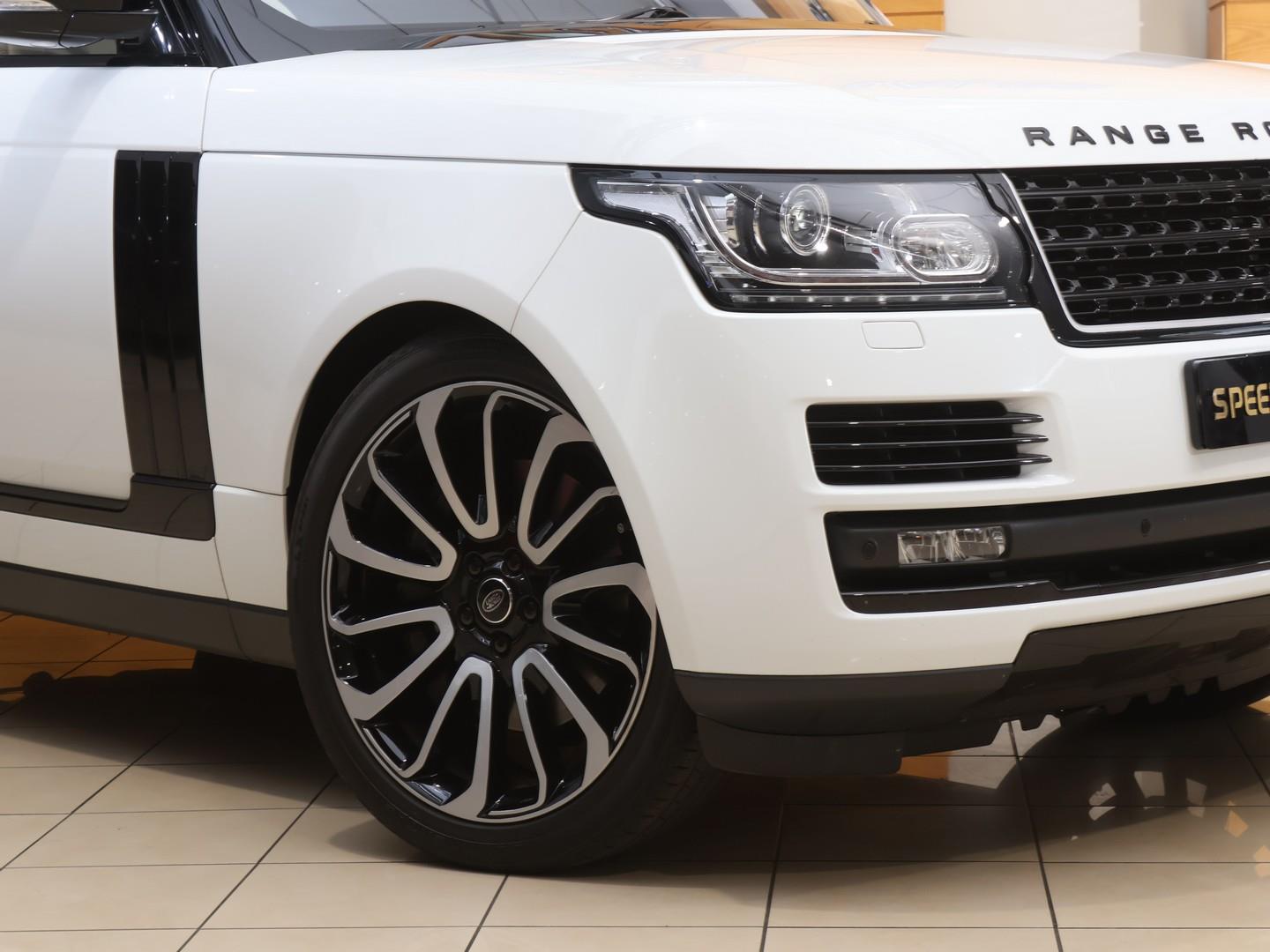 2017 Land Rover Range Rover Vogue SE Supercharged image 2