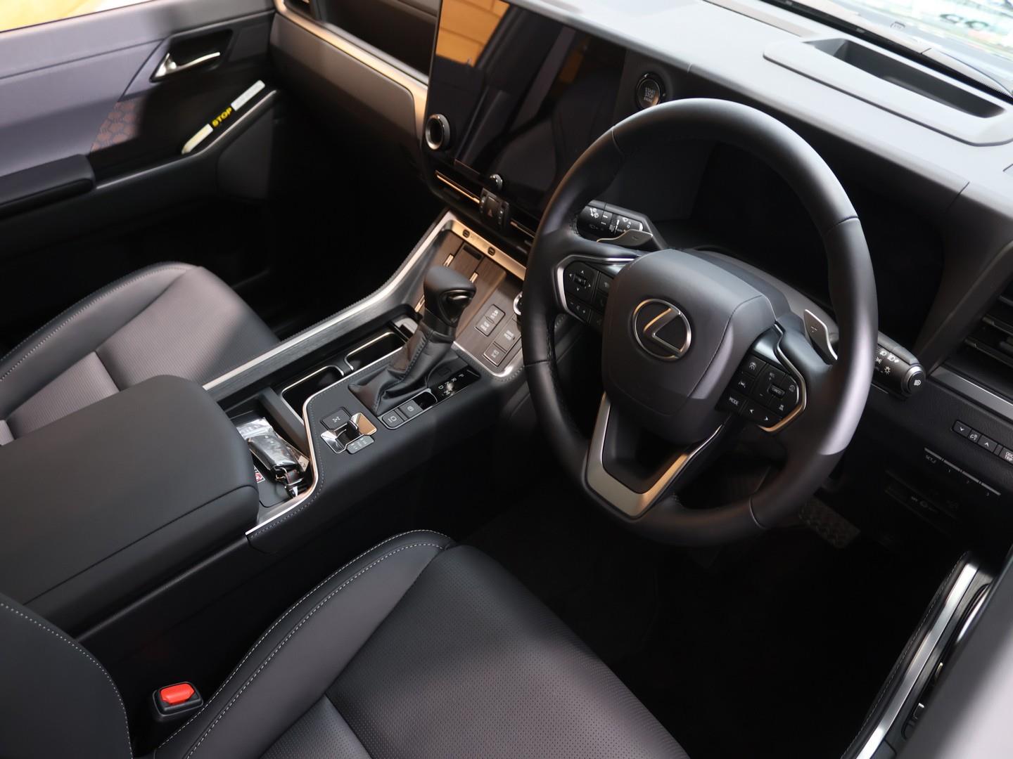 2026 Lexus GX 550 SE image 11