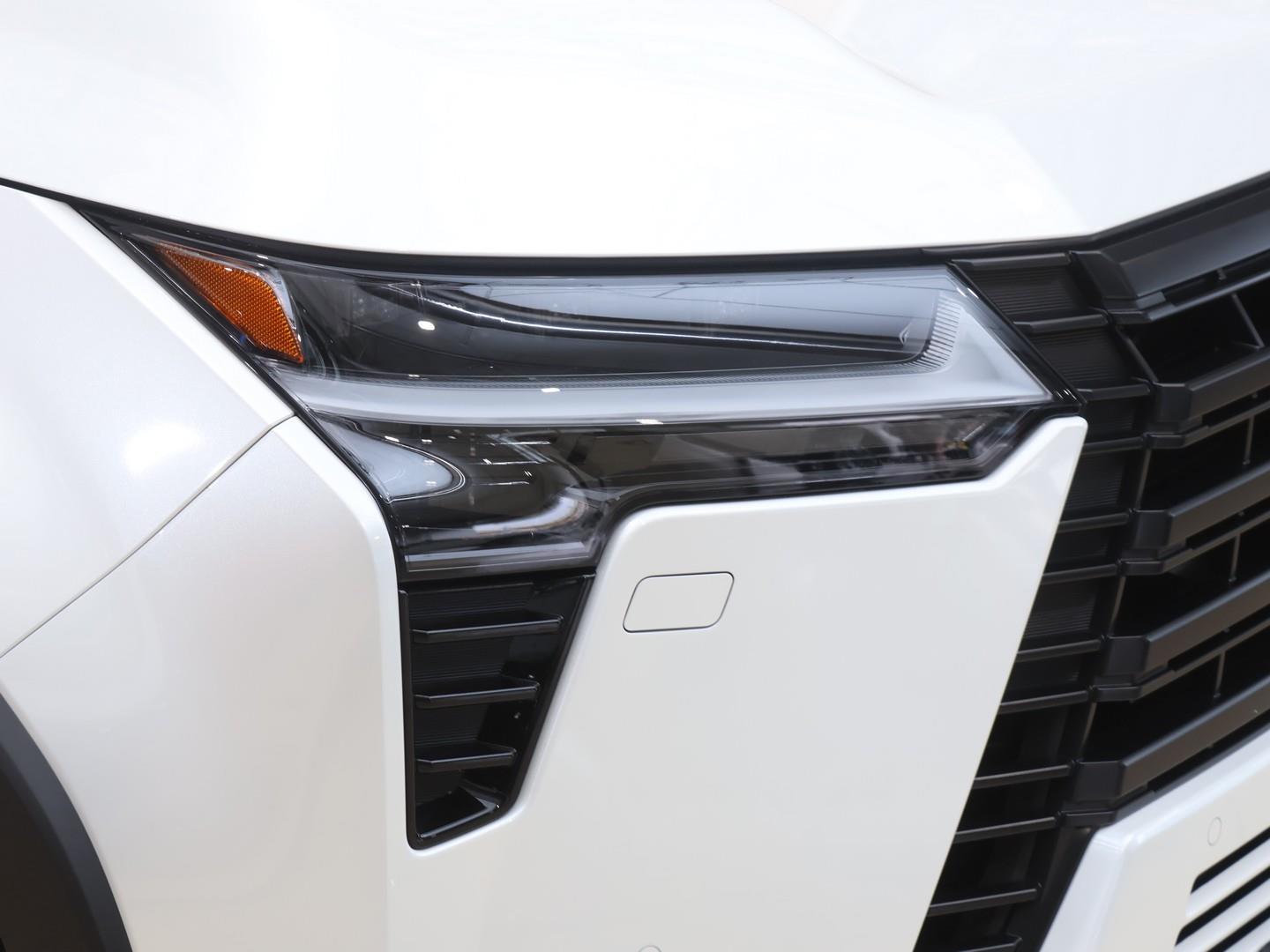 2026 Lexus GX 550 Overtrail image 4