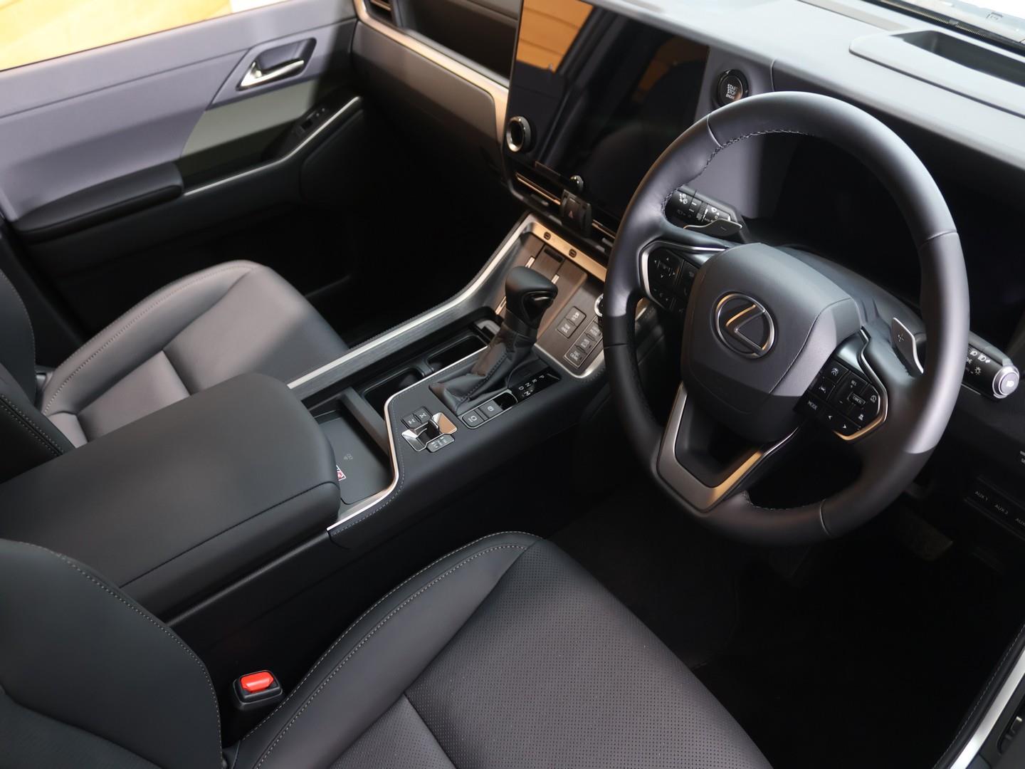 2026 Lexus GX 550 Overtrail image 9