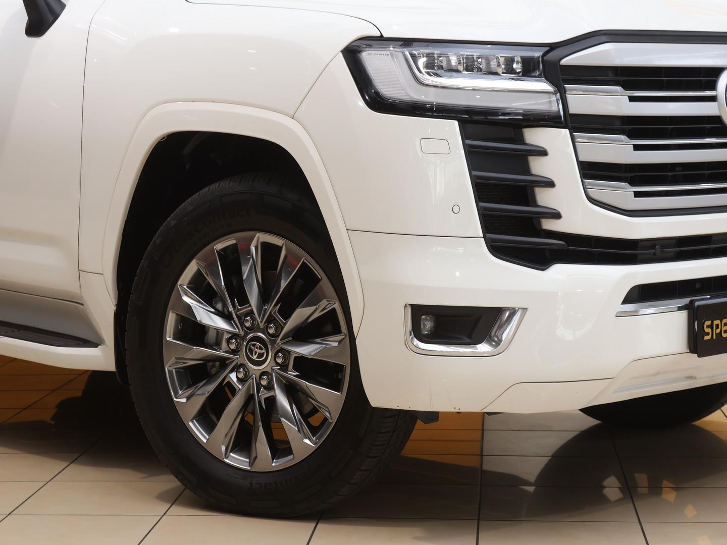 2025 Toyota Land Cruiser 300 3.3D ZX image 2