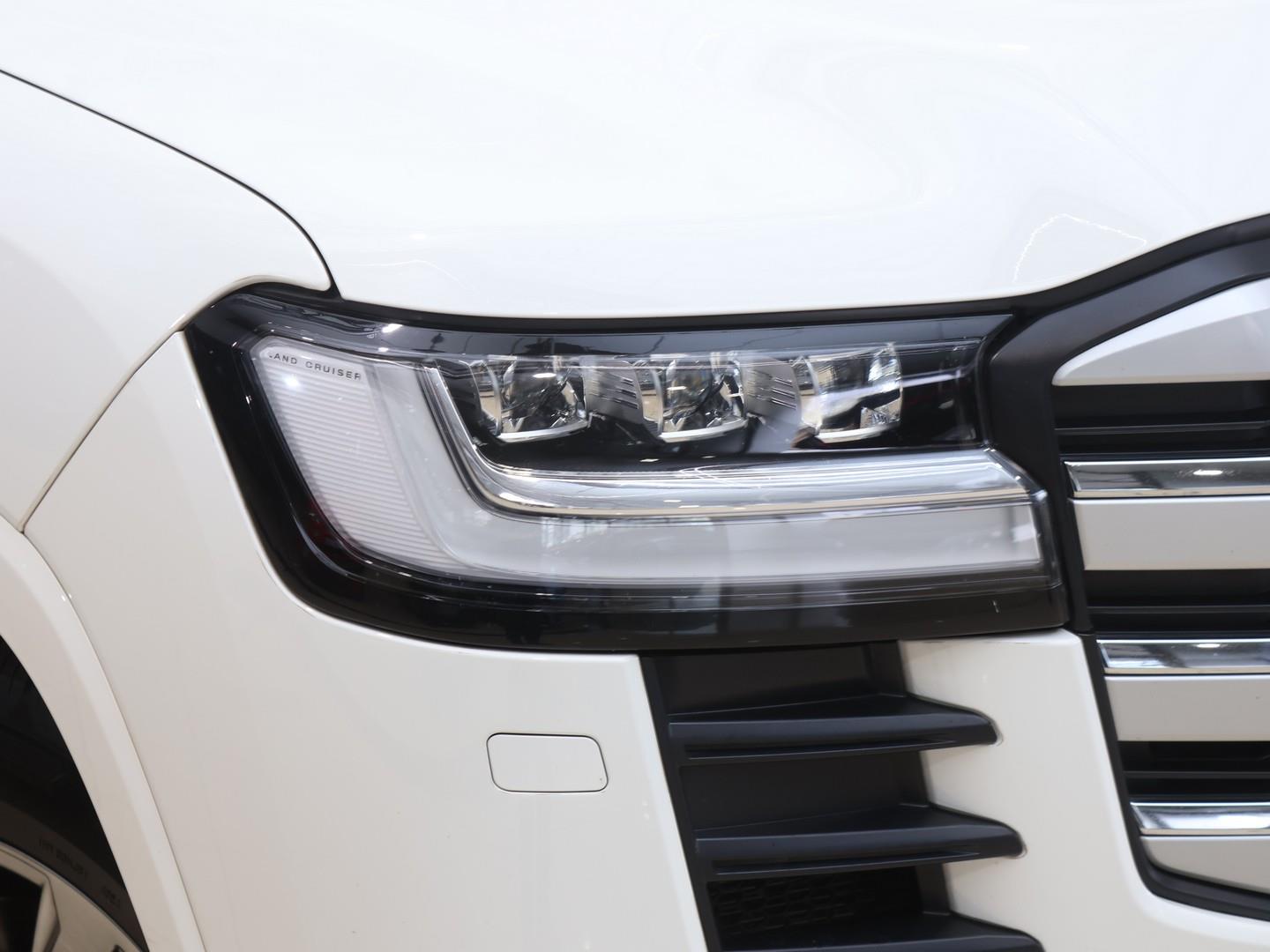 2025 Toyota Land Cruiser 300 3.3D ZX image 4