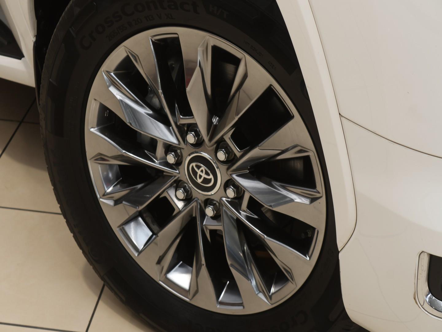 2025 Toyota Land Cruiser 300 3.3D ZX image 6