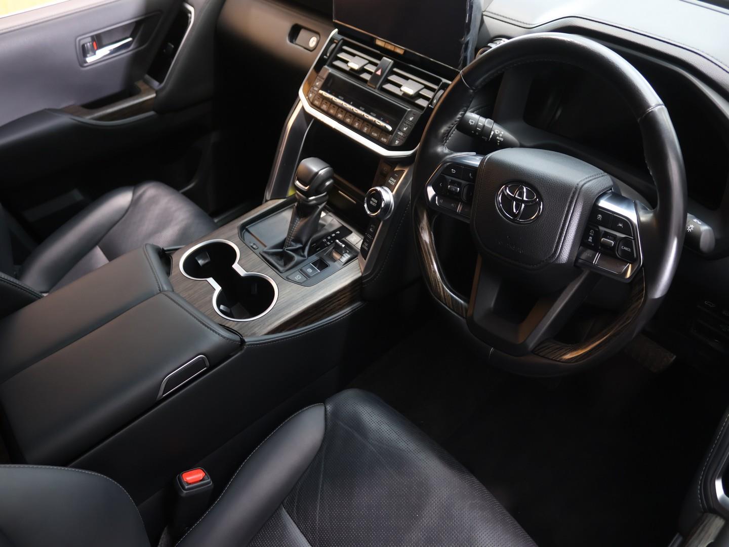 2025 Toyota Land Cruiser 300 3.3D ZX image 8