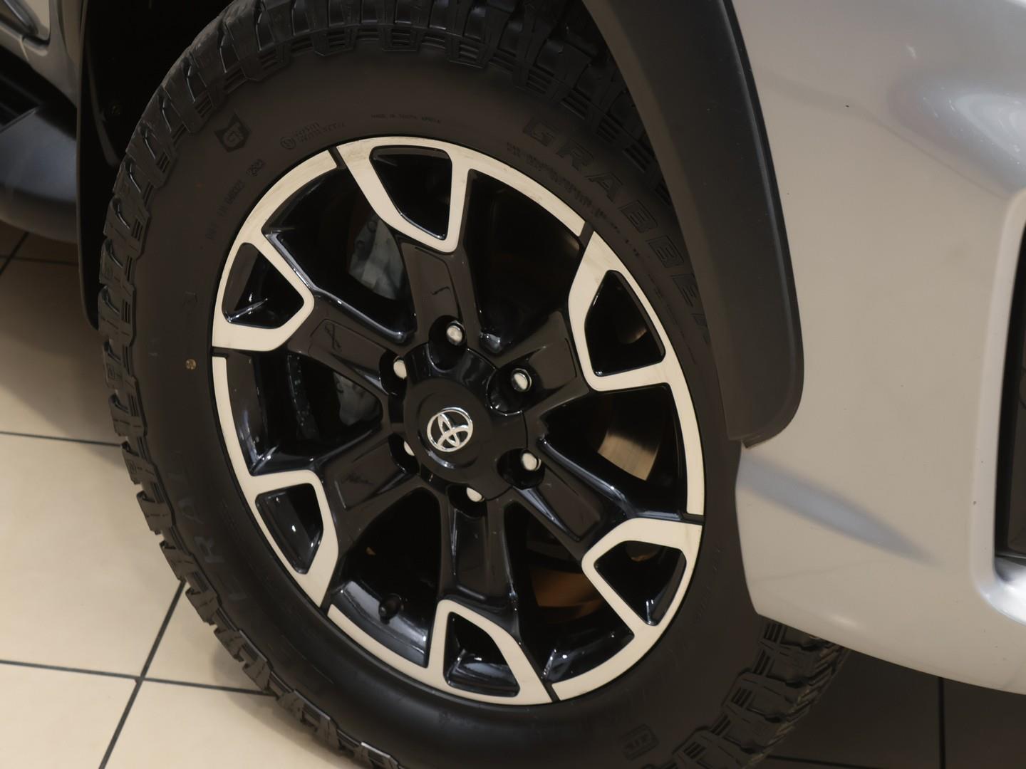 2020 Toyota Hilux 2.8GD-6 Double Cab 4x4 Legend 50 Auto image 6