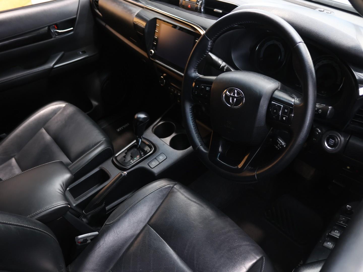 2020 Toyota Hilux 2.8GD-6 Double Cab 4x4 Legend 50 Auto image 8