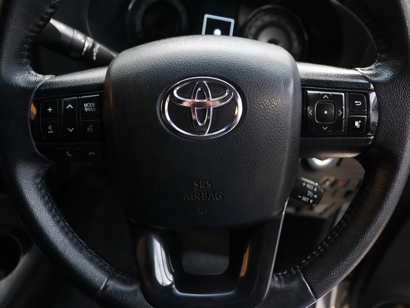 2020 Toyota Hilux 2.8GD-6 Double Cab 4x4 Legend 50 Auto image 9