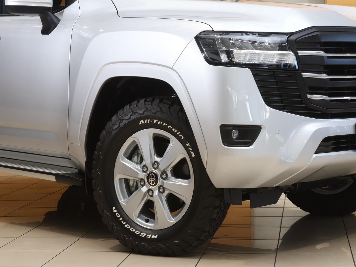 2024 Toyota Land Cruiser 300 3.3D GX-R image 2