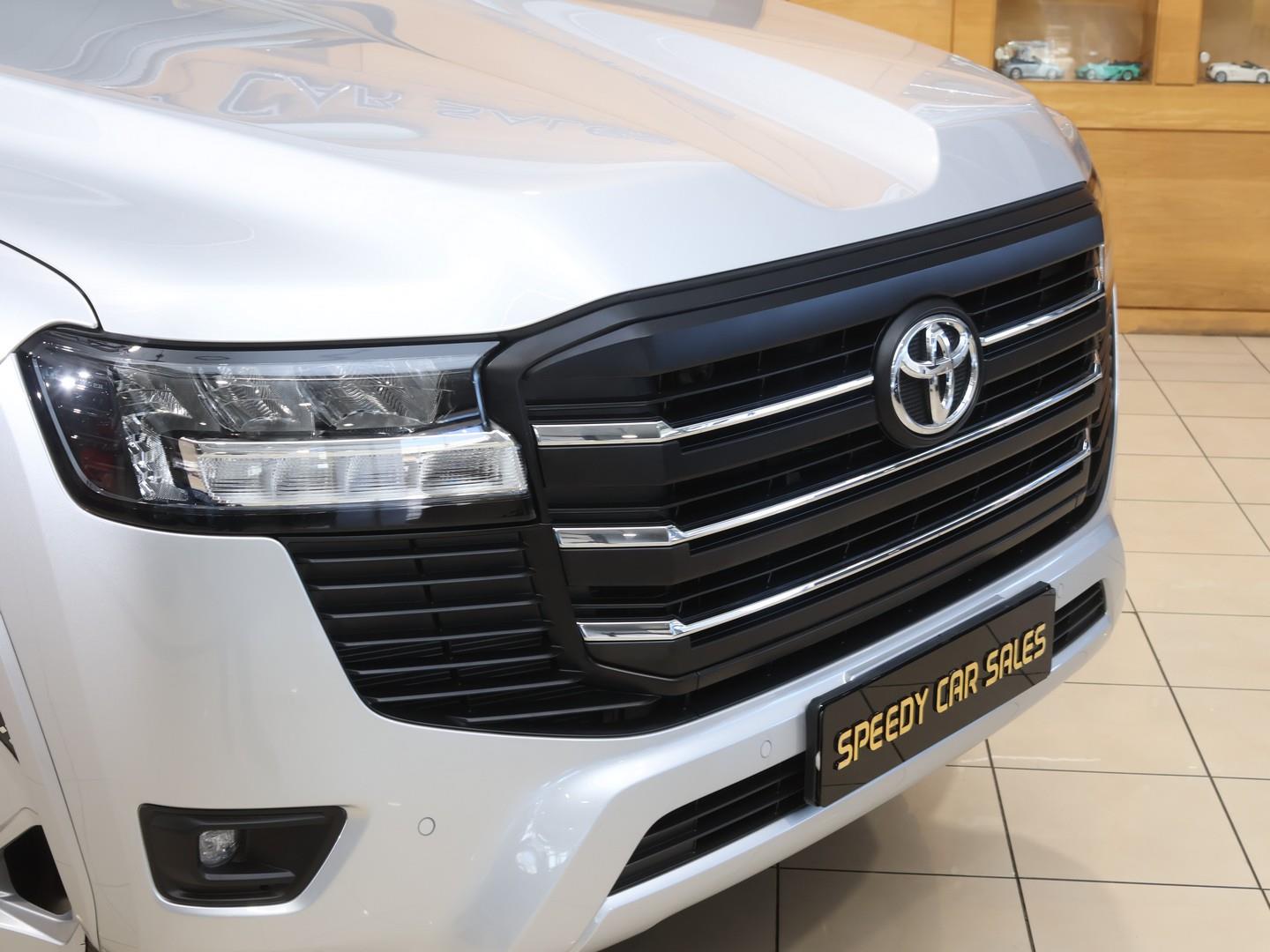 2024 Toyota Land Cruiser 300 3.3D GX-R image 5