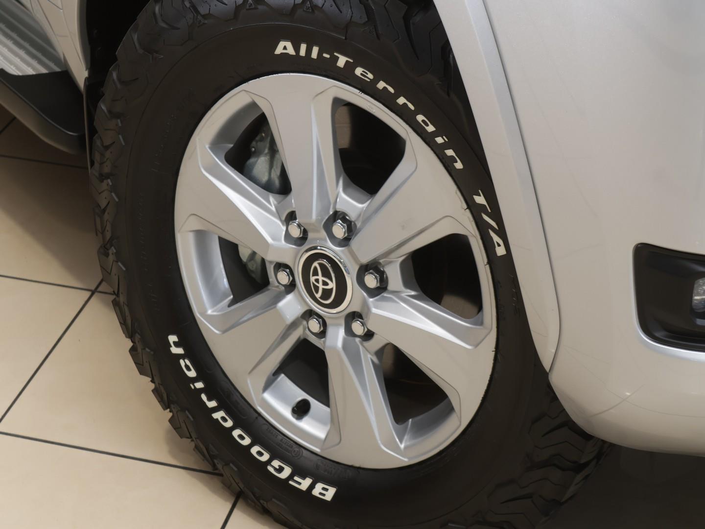 2024 Toyota Land Cruiser 300 3.3D GX-R image 6