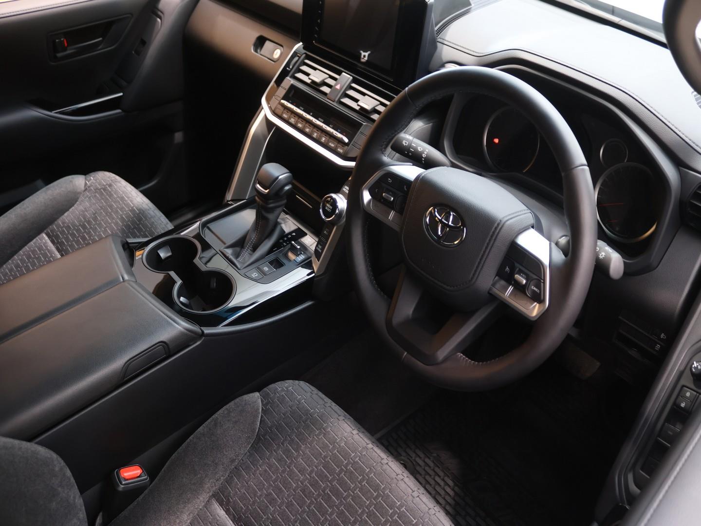 2024 Toyota Land Cruiser 300 3.3D GX-R image 8