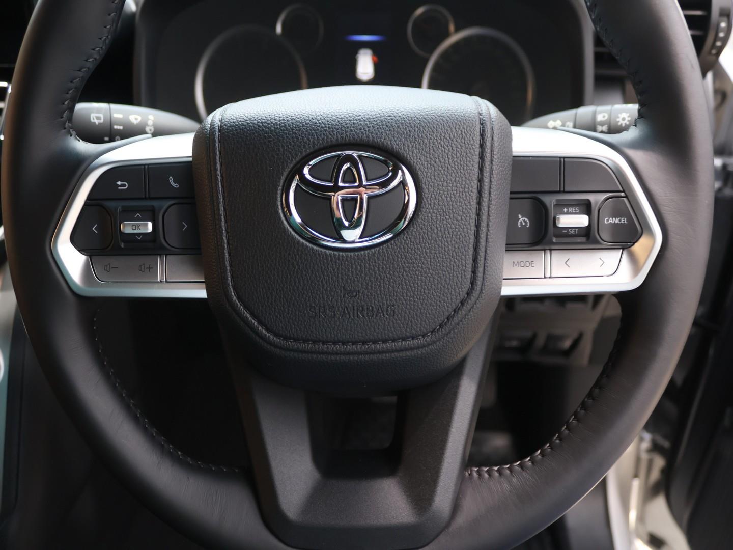 2024 Toyota Land Cruiser 300 3.3D GX-R image 9