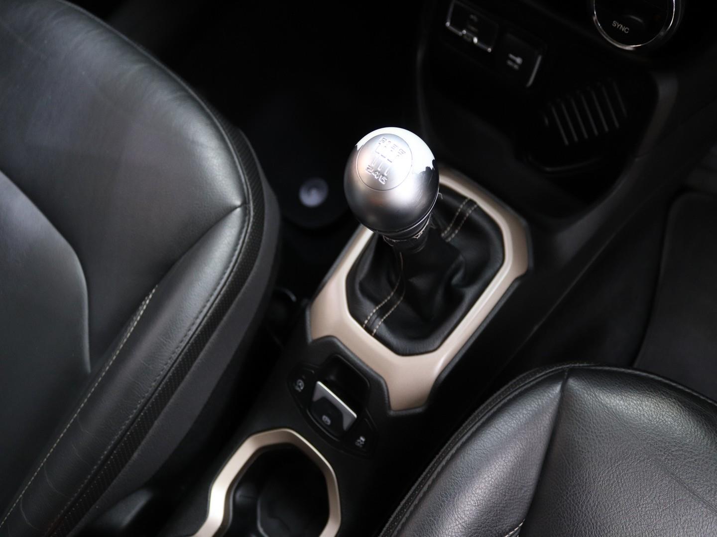 2016 Jeep Renegade 1.6L Multijet Limited image 11