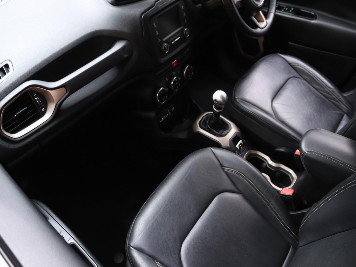 2016 Jeep Renegade 1.6L Multijet Limited image 12