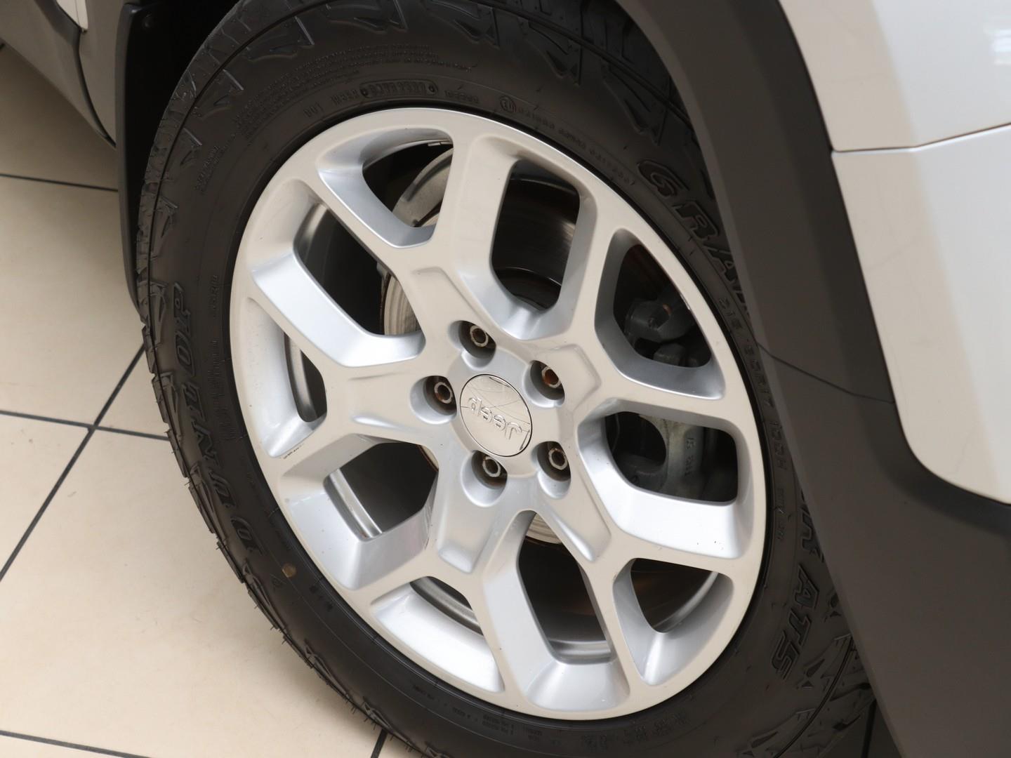 2016 Jeep Renegade 1.6L Multijet Limited image 6