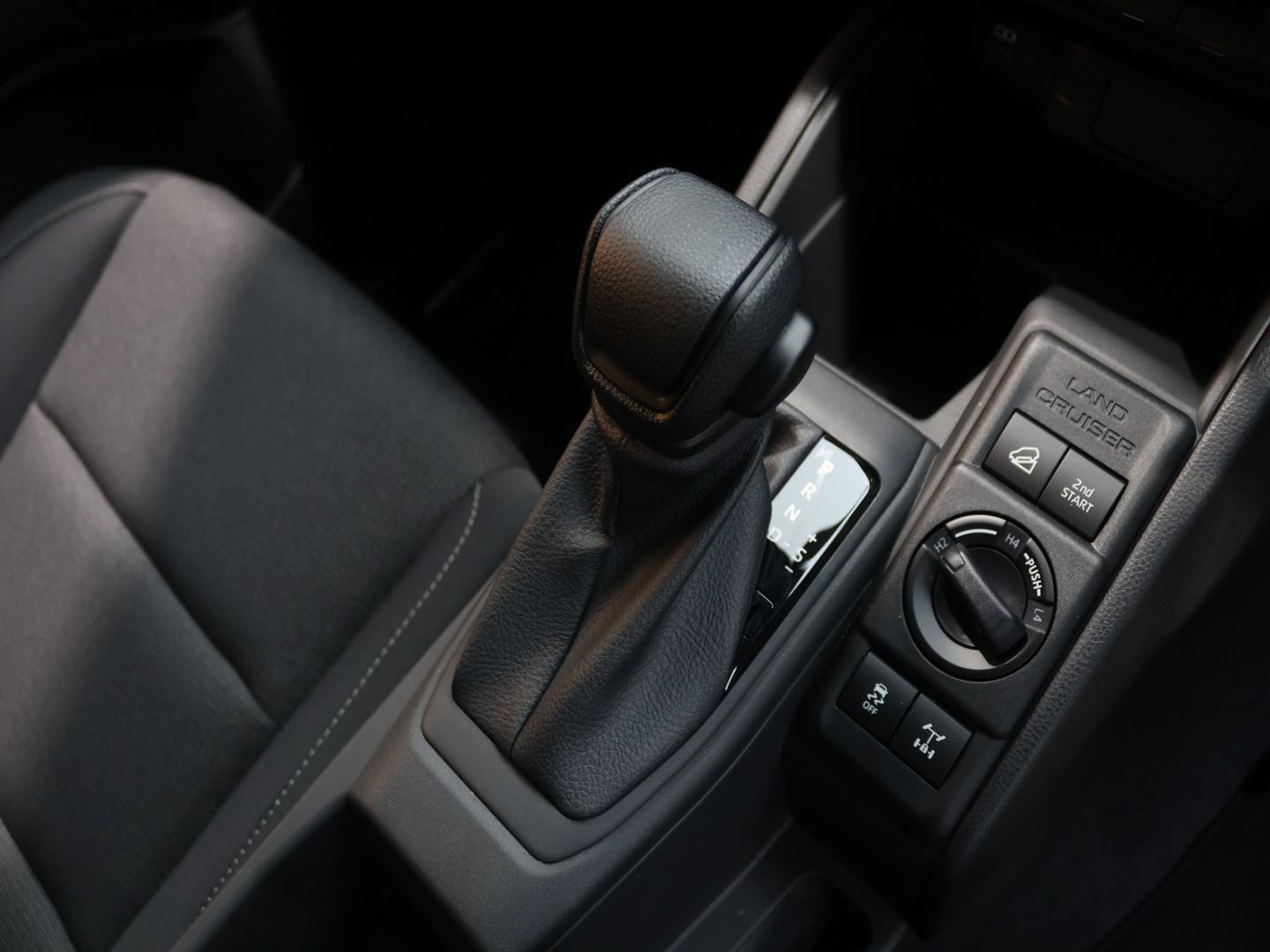2026 Toyota Land Cruiser FJ 2.7 4x4 GX image 12