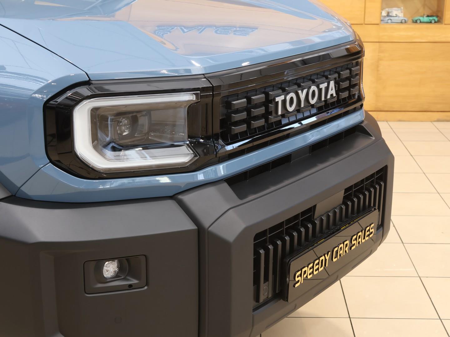 2026 Toyota Land Cruiser FJ 2.7 4x4 GX image 5