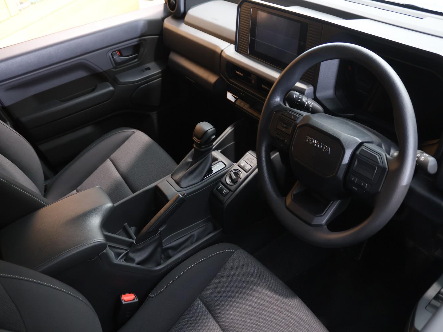 2026 Toyota Land Cruiser FJ 2.7 4x4 GX image 8