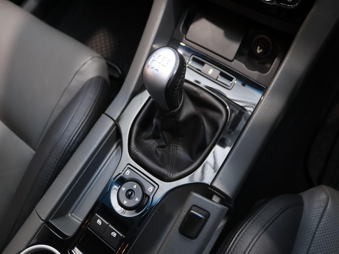 2011 Chevrolet Lumina Ute SSV image 12