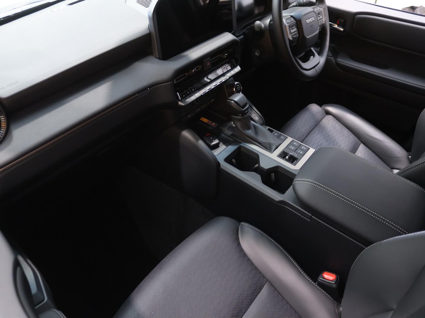 2026 Toyota Land Cruiser Prado 2.8GD VX-R image 11
