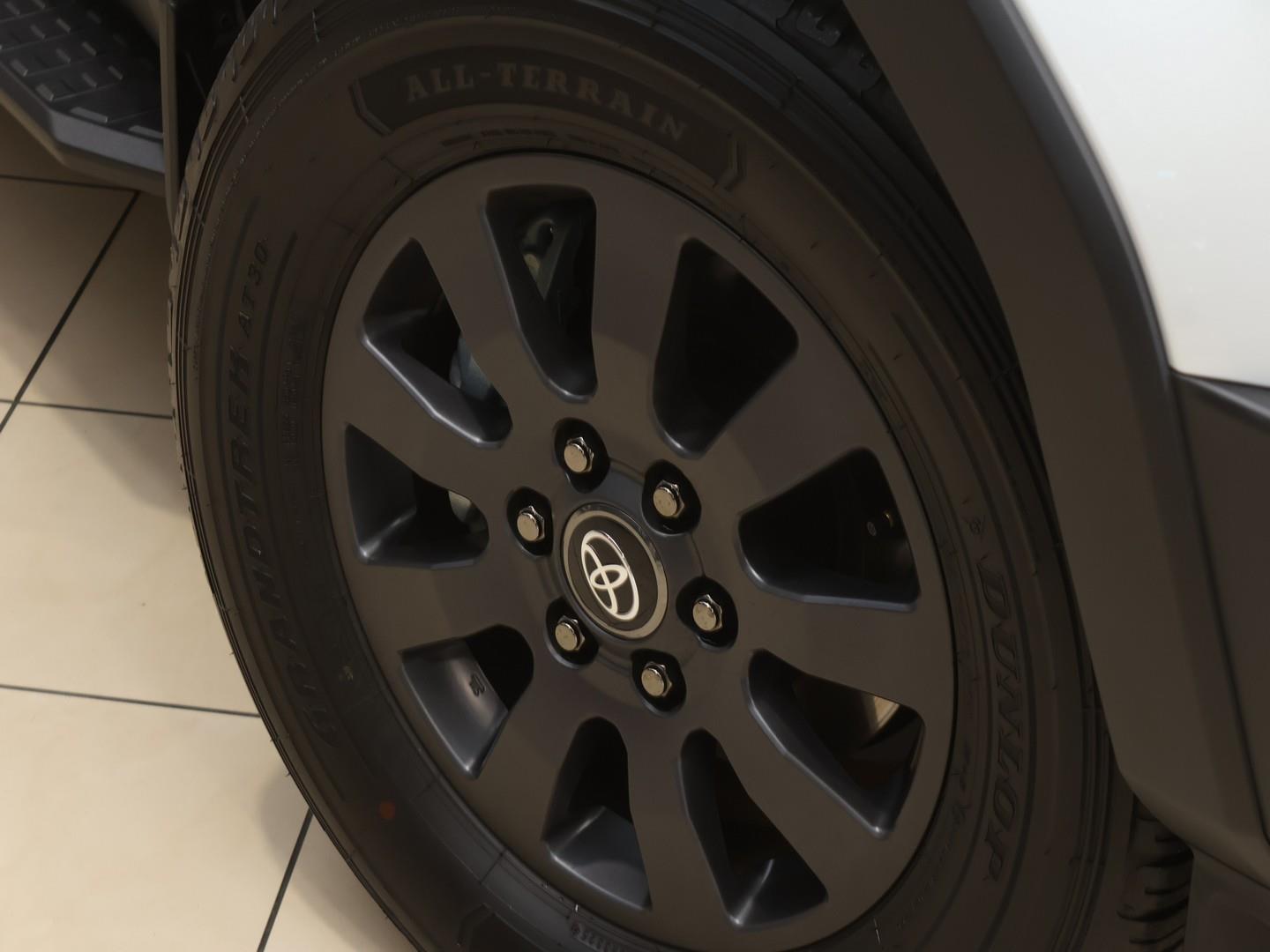 2026 Toyota Land Cruiser Prado 2.8GD VX-R image 5