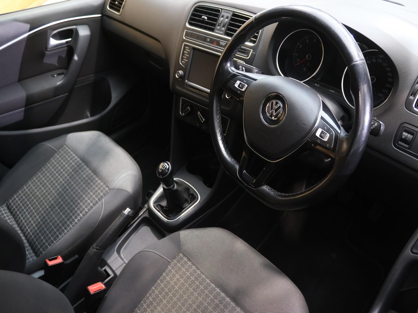 2017 Volkswagen Polo Hatch 1.2TSI Comfortline image 6