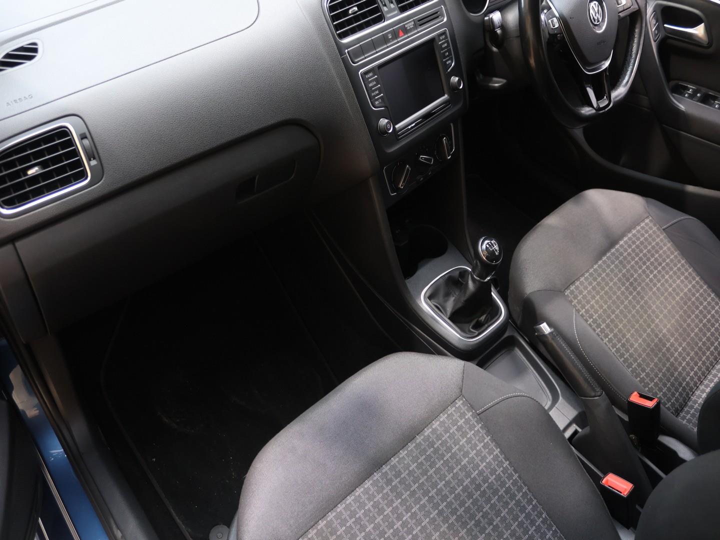 2017 Volkswagen Polo Hatch 1.2TSI Comfortline image 9