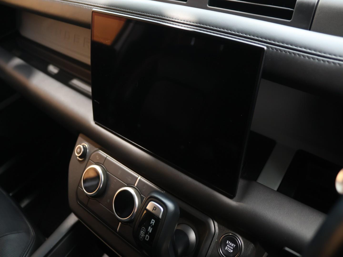 2023 Land Rover Defender 110 D300 X-Dynamic HSE image 12