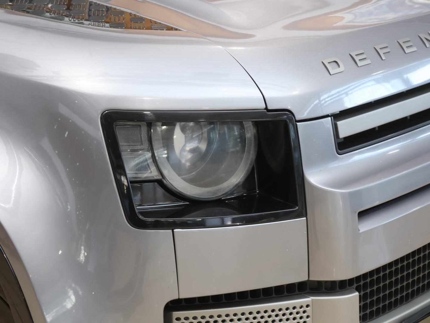 2023 Land Rover Defender 110 D300 X-Dynamic HSE image 2