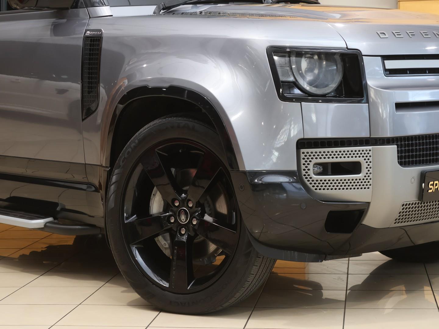 2023 Land Rover Defender 110 D300 X-Dynamic HSE image 3