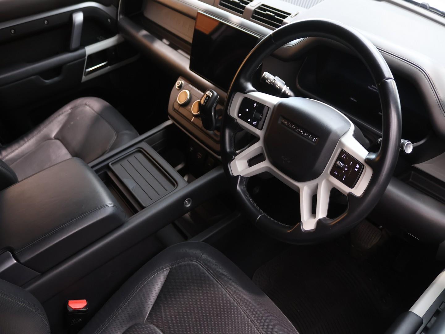 2023 Land Rover Defender 110 D300 X-Dynamic HSE image 8