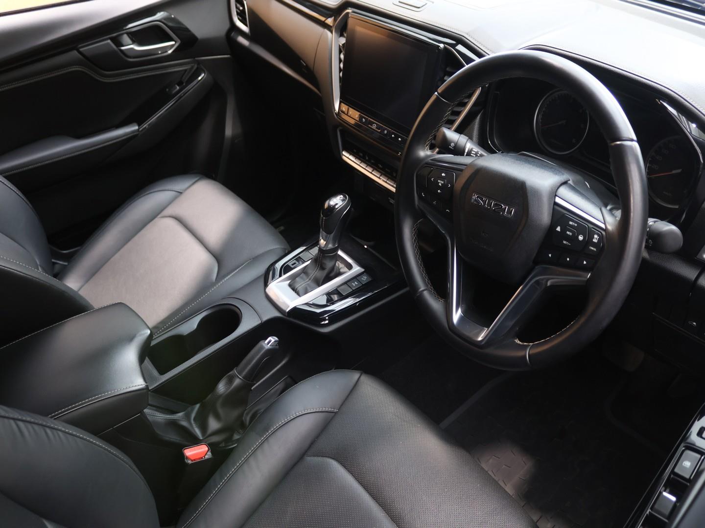 2025 Isuzu D-Max 3.0TD Double Cab V-Cross image 12
