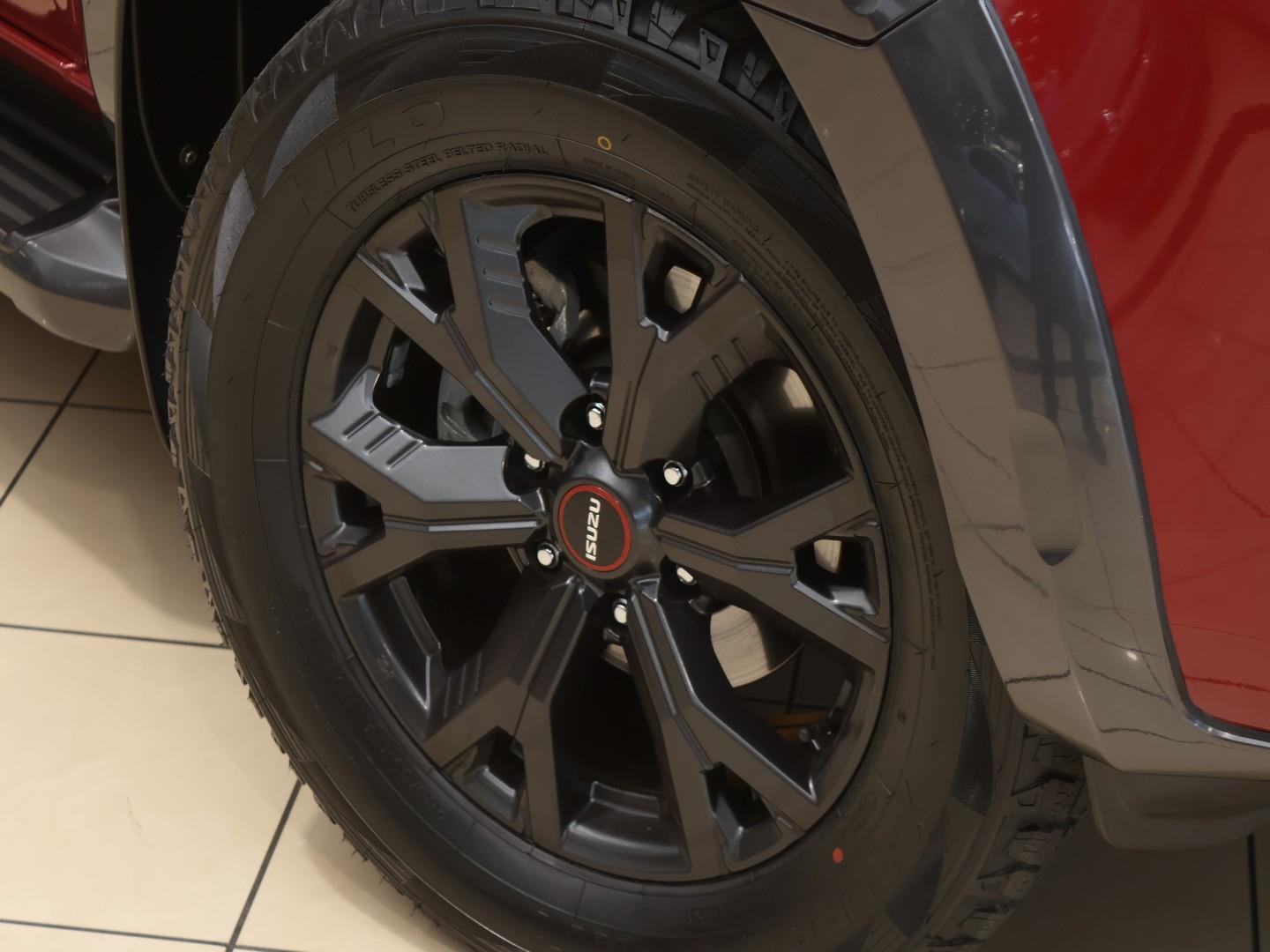 2025 Isuzu D-Max 3.0TD Double Cab V-Cross image 4
