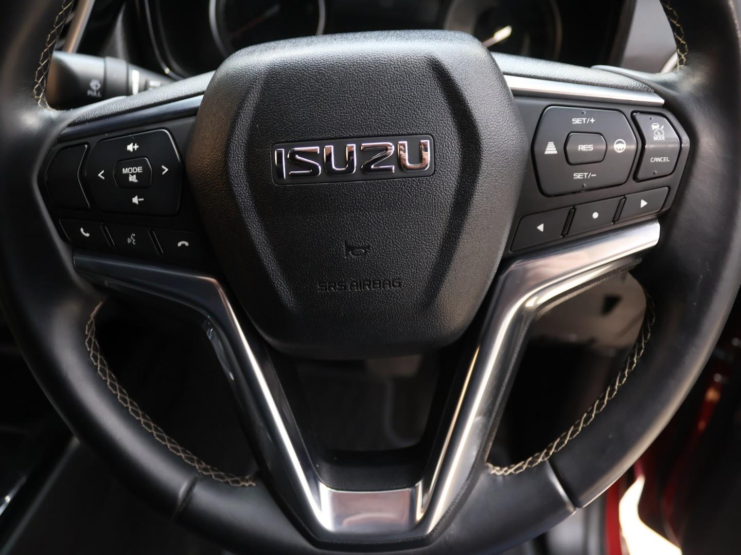 2025 Isuzu D-Max 3.0TD Double Cab V-Cross image 8