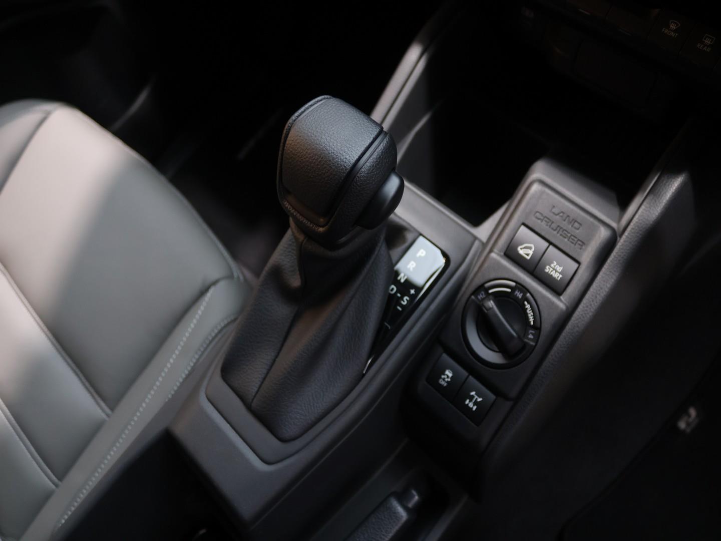 2026 Toyota Land Cruiser FJ 2.7 4x4 GX image 10