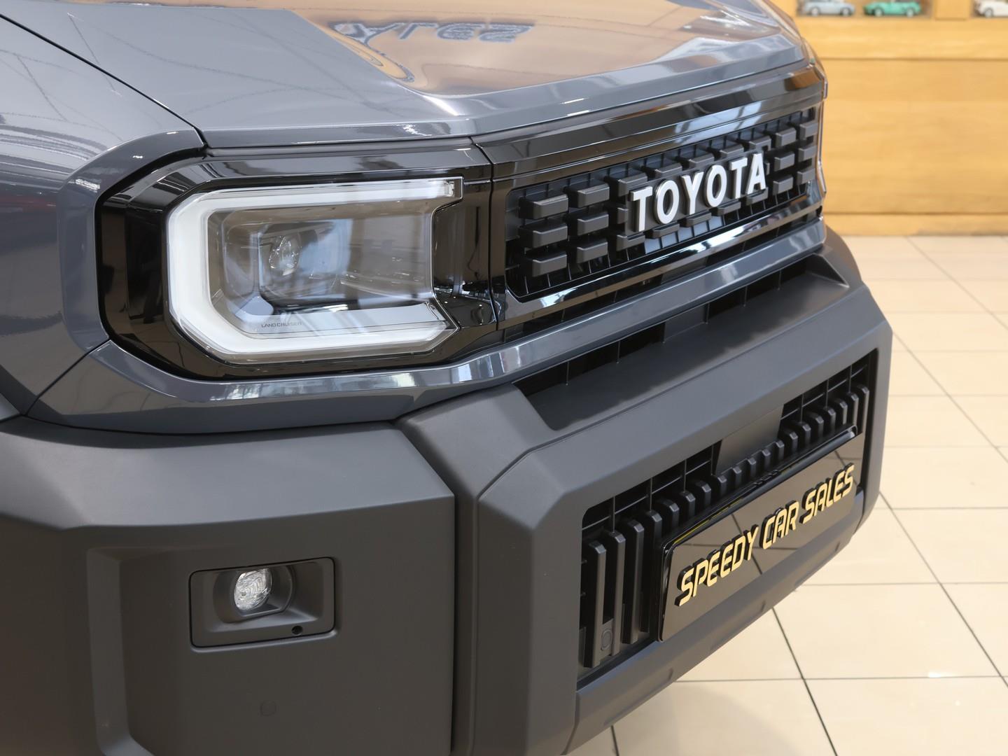 2026 Toyota Land Cruiser FJ 2.7 4x4 GX image 2
