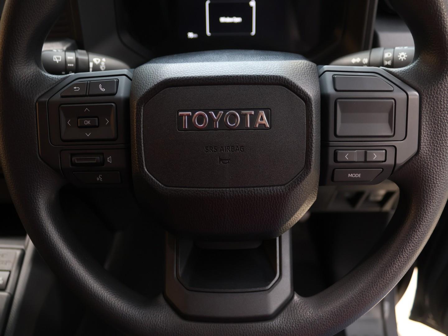 2026 Toyota Land Cruiser FJ 2.7 4x4 GX image 8