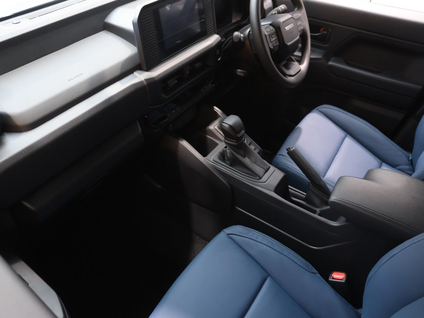 2026 Toyota Land Cruiser FJ 2.7 4x4 GX image 12