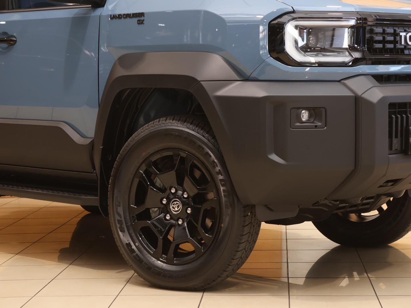 2026 Toyota Land Cruiser FJ 2.7 4x4 GX image 2