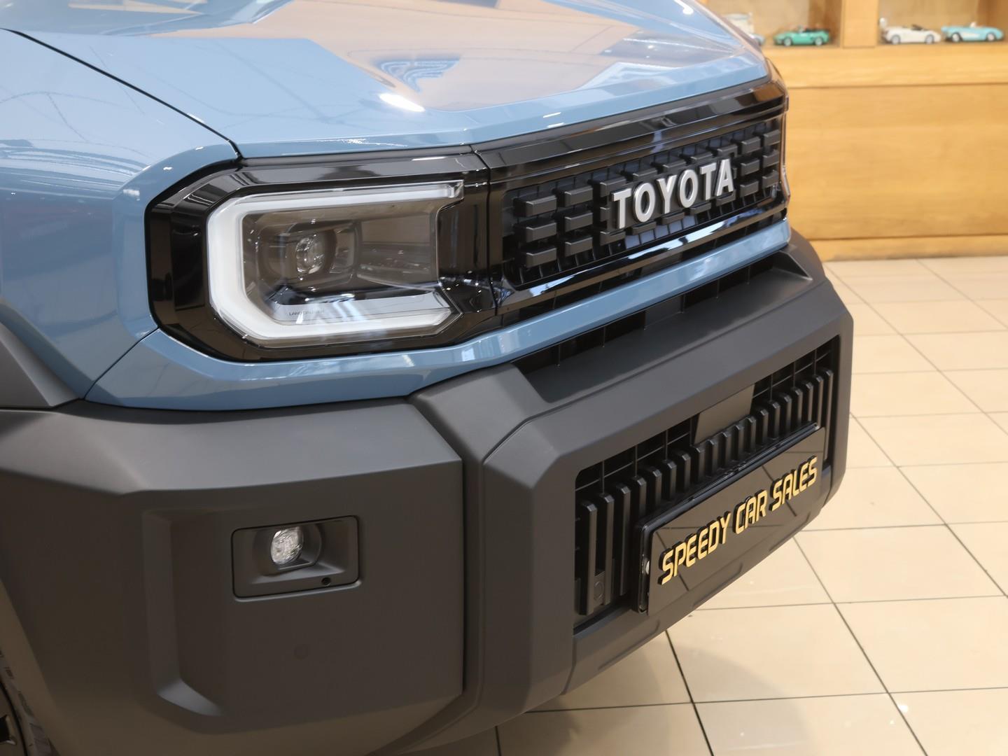 2026 Toyota Land Cruiser FJ 2.7 4x4 GX image 3