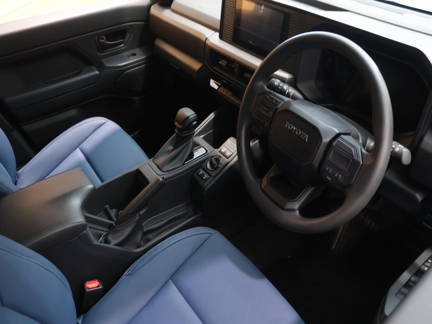 2026 Toyota Land Cruiser FJ 2.7 4x4 GX image 8