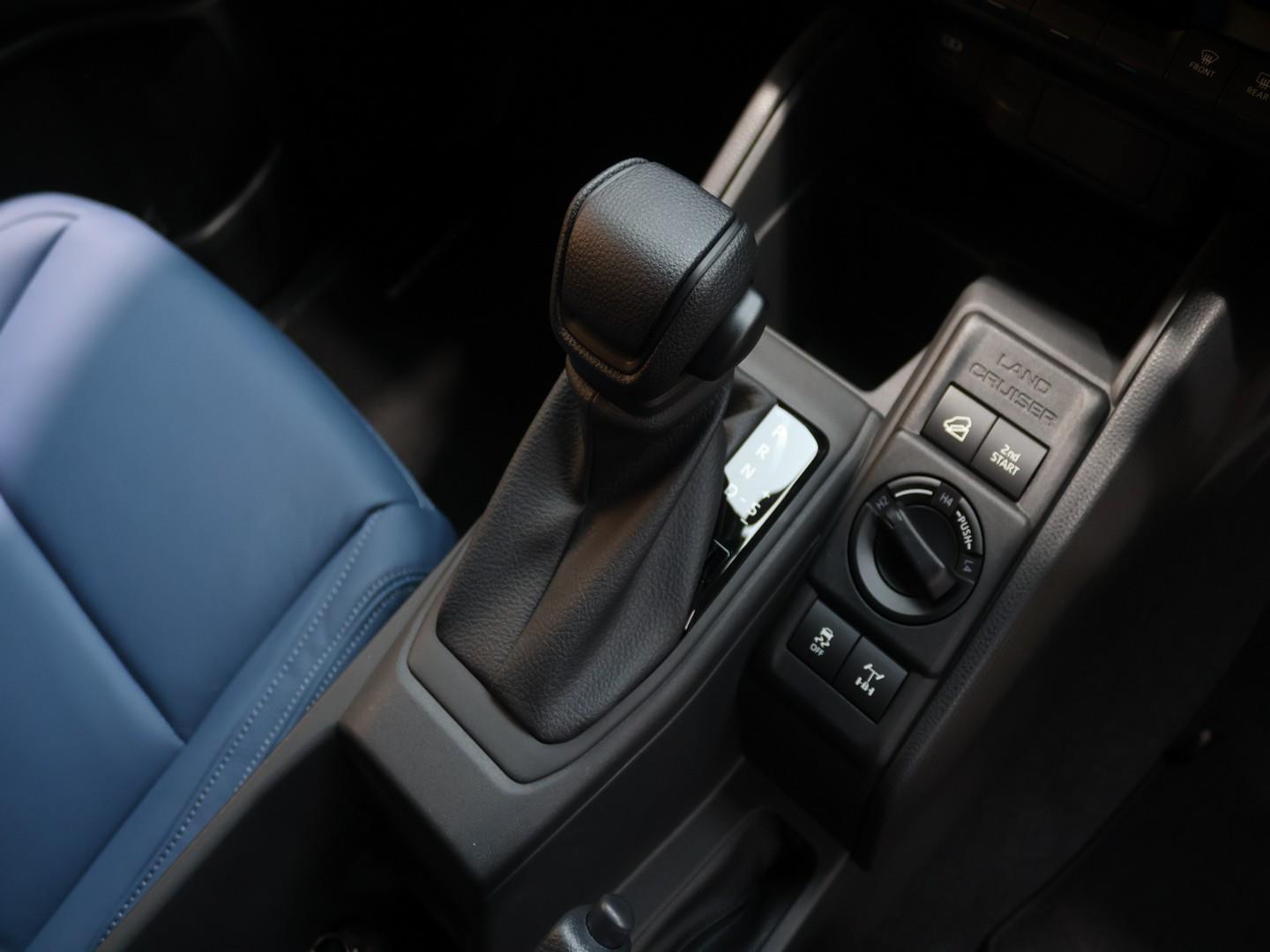 2026 Toyota Land Cruiser FJ 2.7 4x4 GX image 9