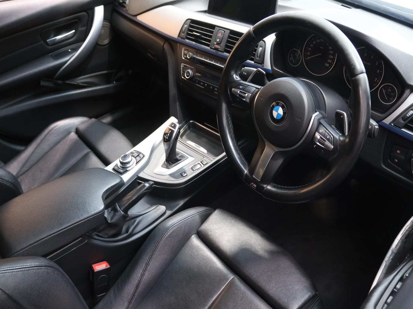 2013 BMW 3 Series 335i M Sport image 10