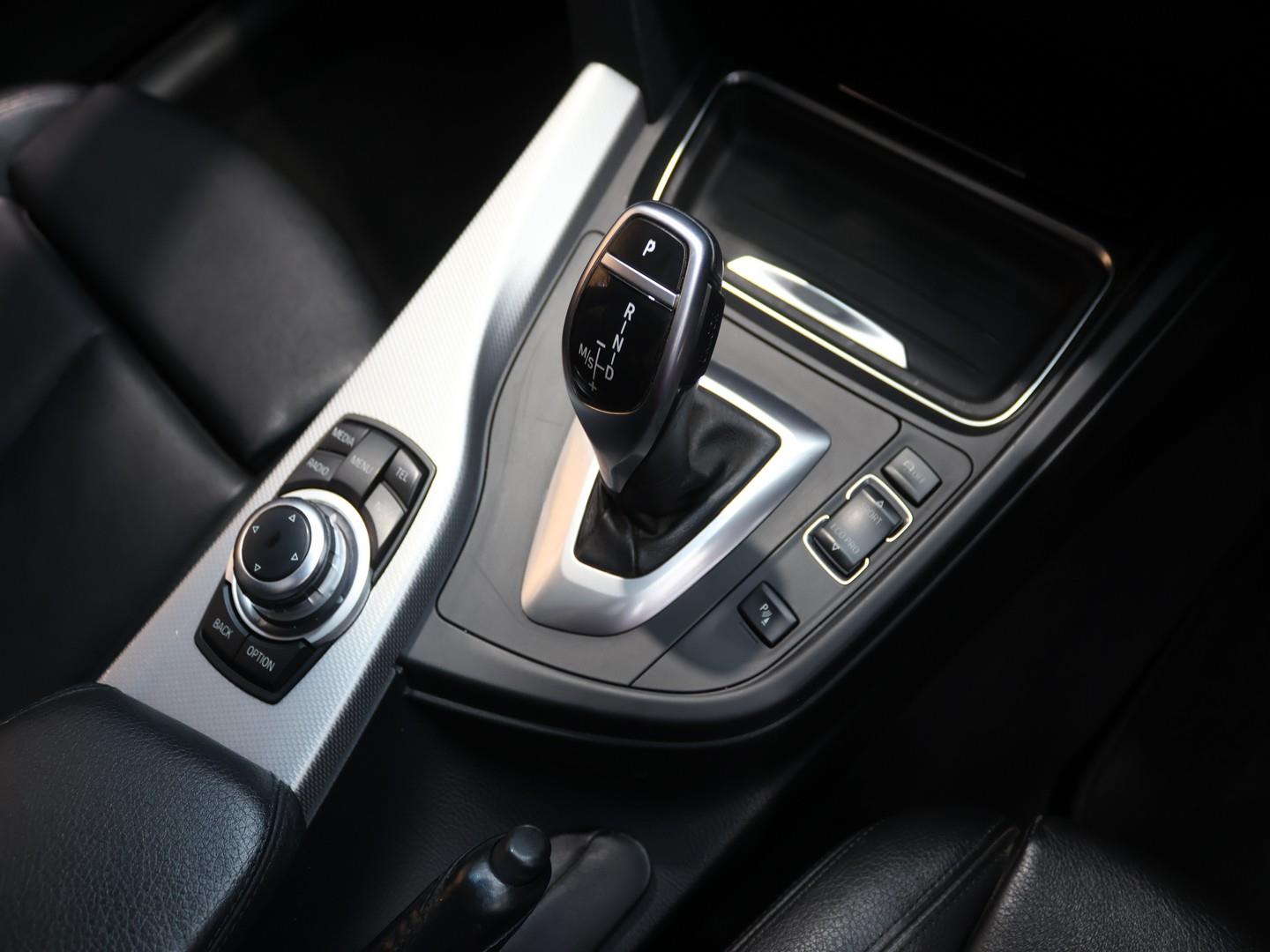 2013 BMW 3 Series 335i M Sport image 12