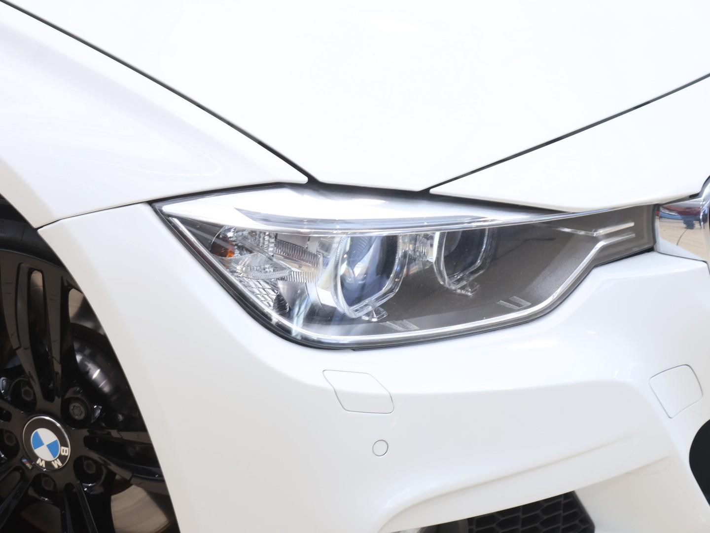 2013 BMW 3 Series 335i M Sport image 3