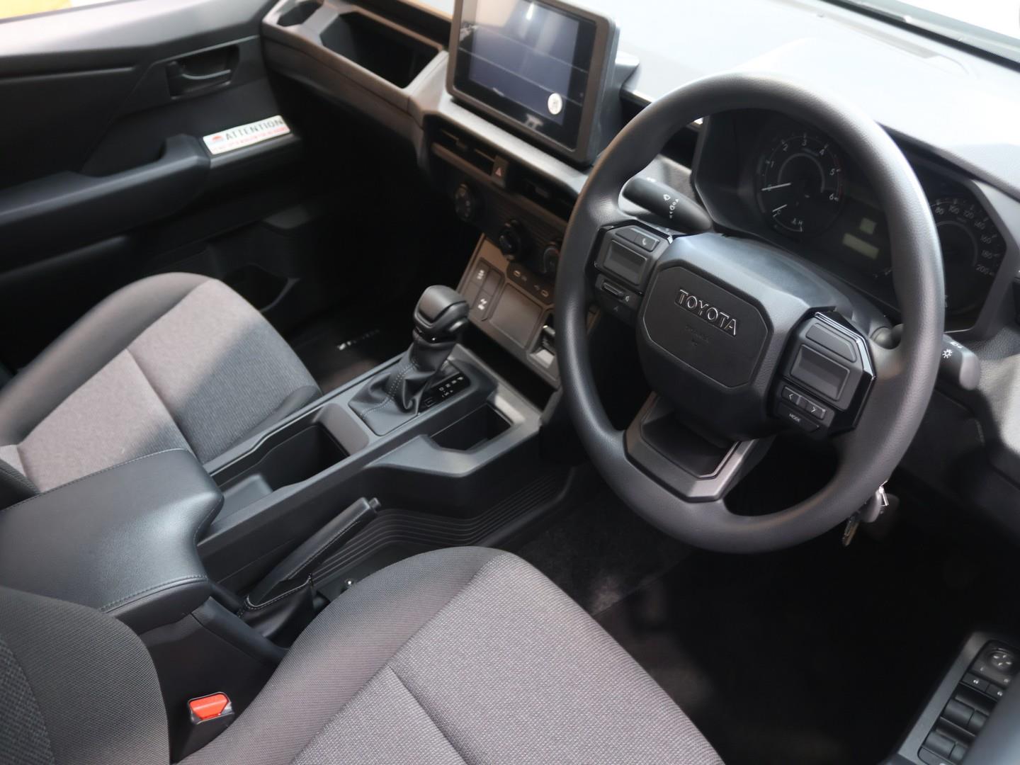 2026 Toyota Hilux 2.8GD-6 Double Cab SRX 4x4 image 12